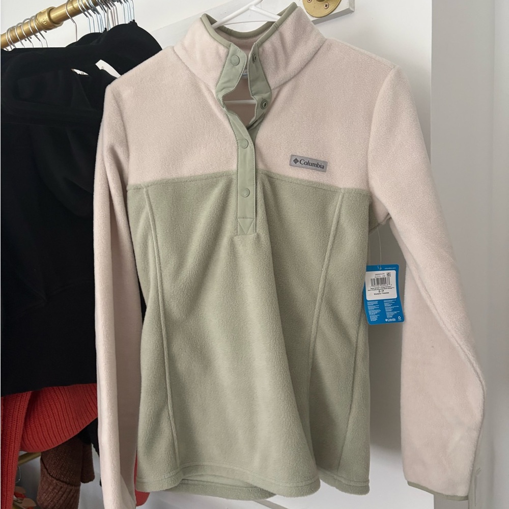 Columbia Green and Cream Fleece Jacket